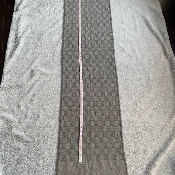 Preloved Used Authentic FENDI SCARF - Picture 16 of 16